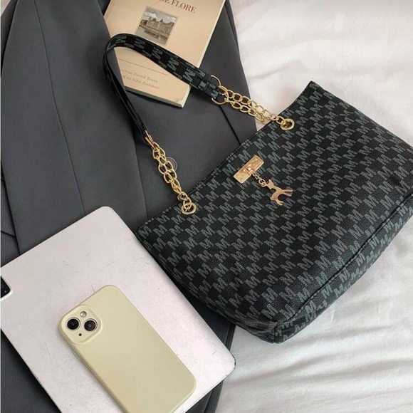 ⚠️Clearance Patterned Chain Shoulder Tote Bag Elegant Black With Gold Accents - Picture 9 of 9